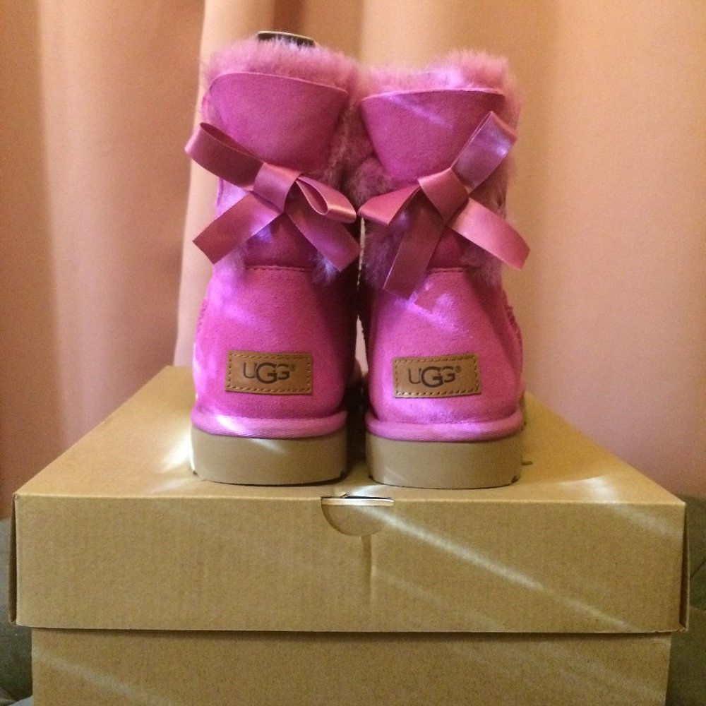 UGG Mini Bailey Bow 2
